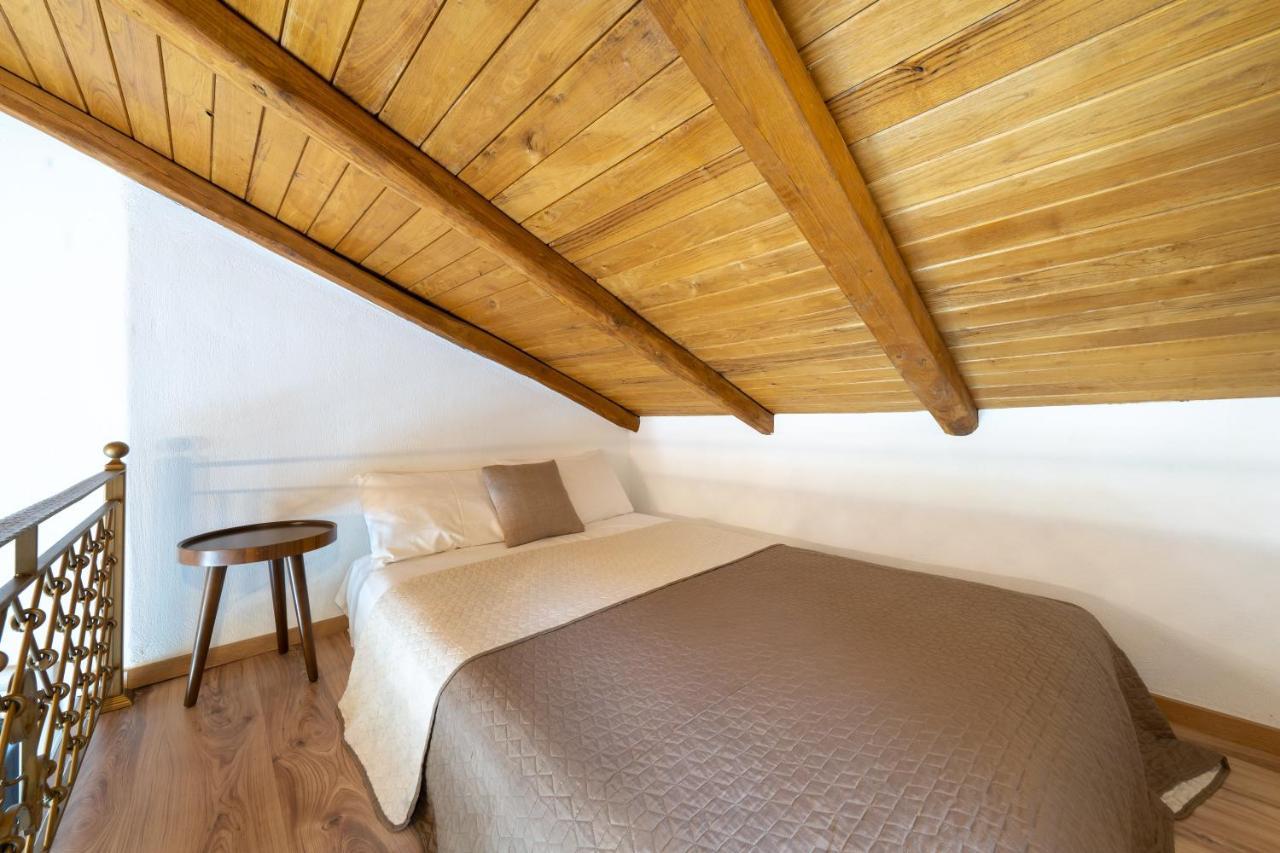 Lithos Villa *